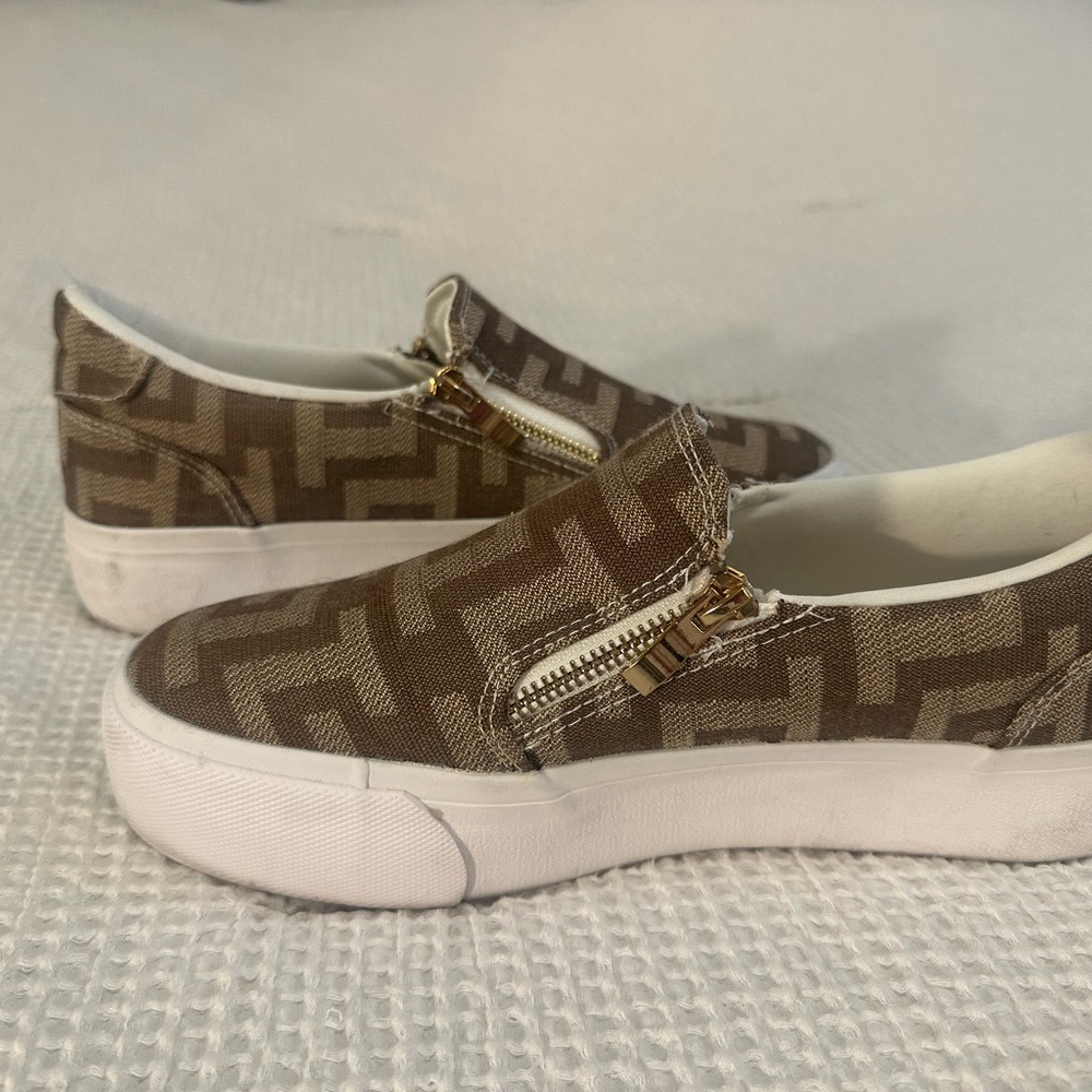 Shoe Dazzle Brown Geometric Slip-On Sneakers